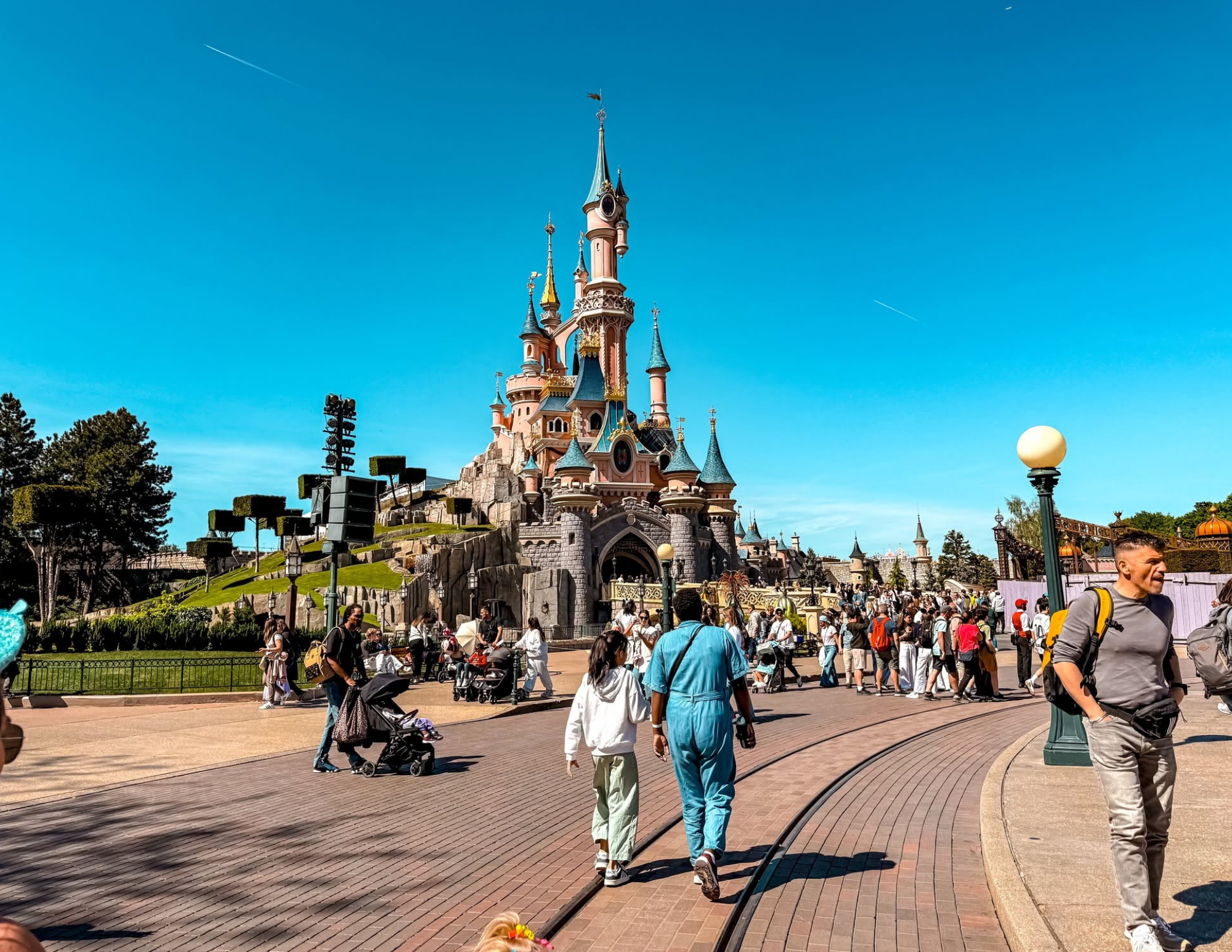 Disneyland Paris Guide (14).png